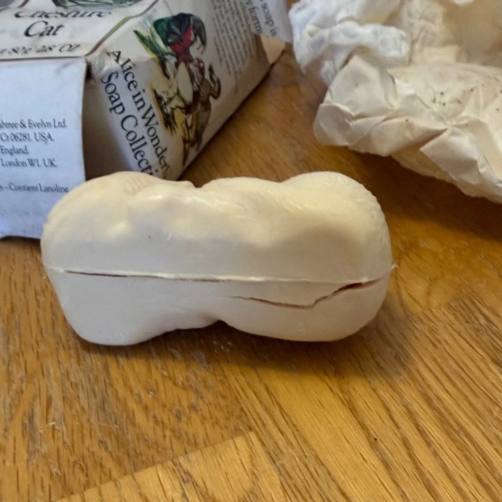 Charming Cream Cat-Shaped Soap